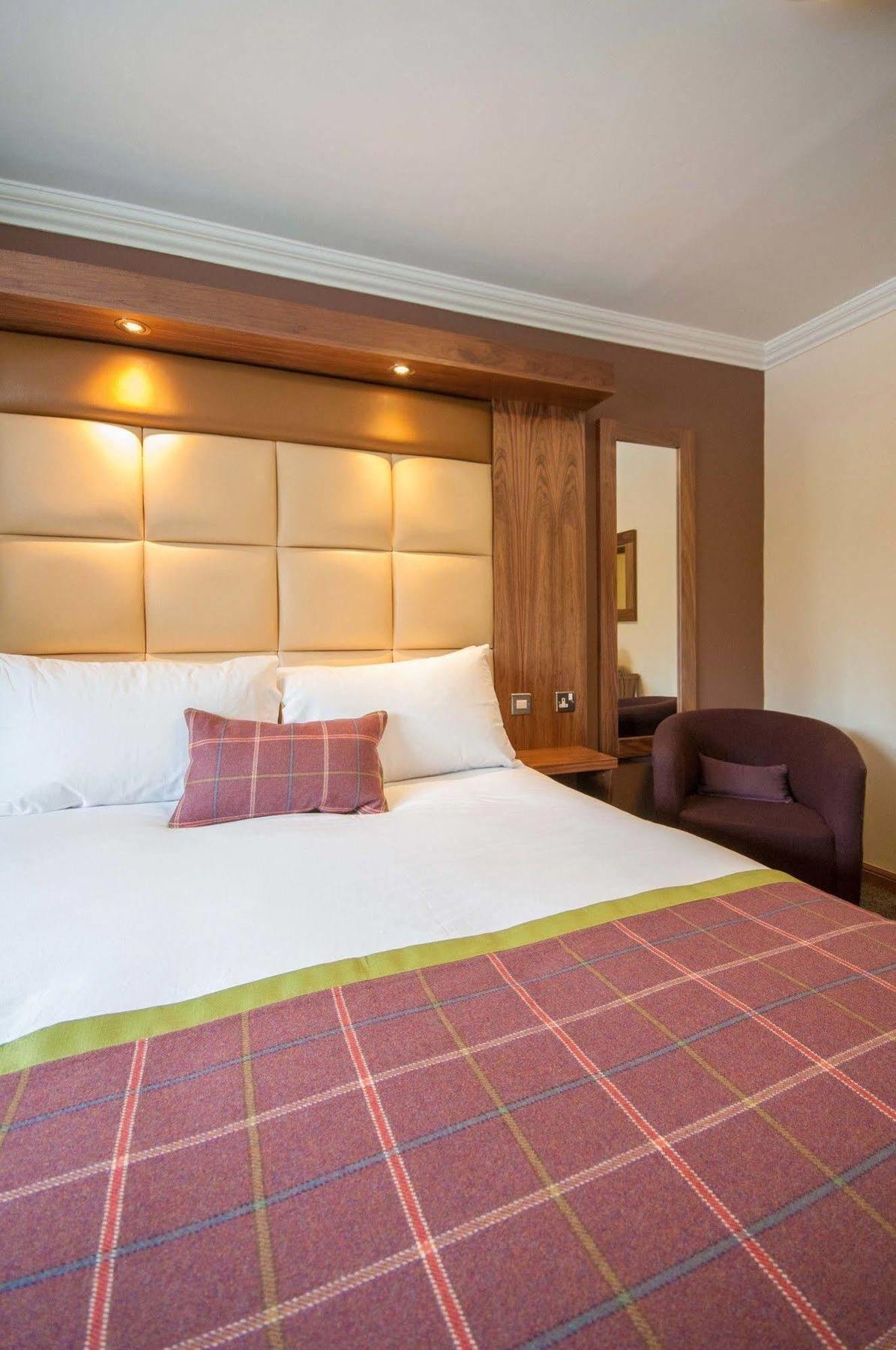 Dean Park Hotel Kirkcaldy Bagian luar foto